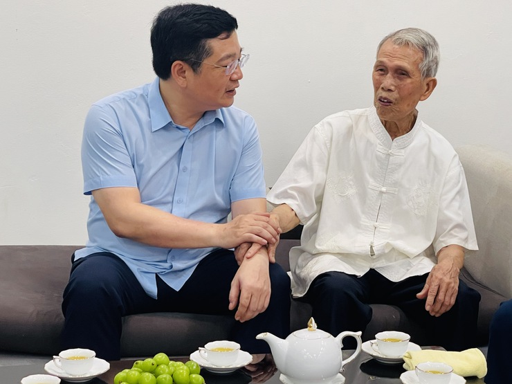 Đồng chí Phạm Xuân Toàn – Bí thư Đảng ủy, Chủ tịch HĐND xã Thiên Lộc -Trưởng đoàn công tác số 01 thăm, tặng quà tri ân người có công nhân dịp kỷ niệm 80 năm Quốc khánh 02/9- Ảnh 17.