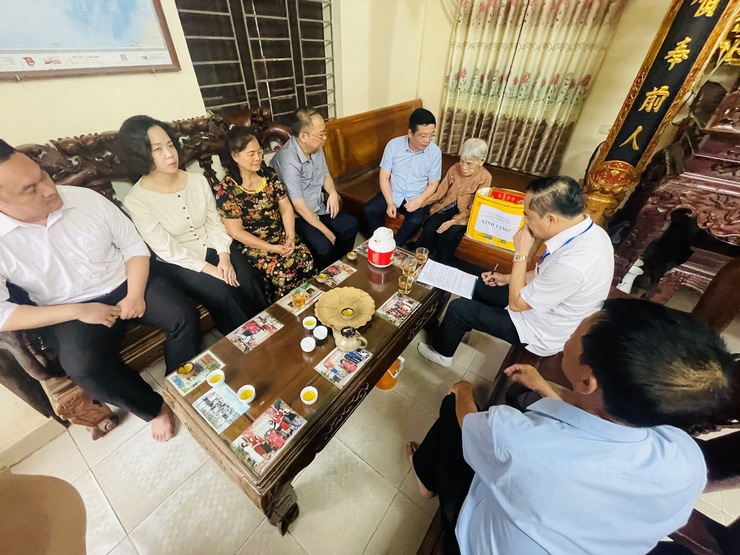 Đồng chí Phạm Xuân Toàn – Bí thư Đảng ủy, Chủ tịch HĐND xã Thiên Lộc -Trưởng đoàn công tác số 01 thăm, tặng quà tri ân người có công nhân dịp kỷ niệm 80 năm Quốc khánh 02/9- Ảnh 4.
