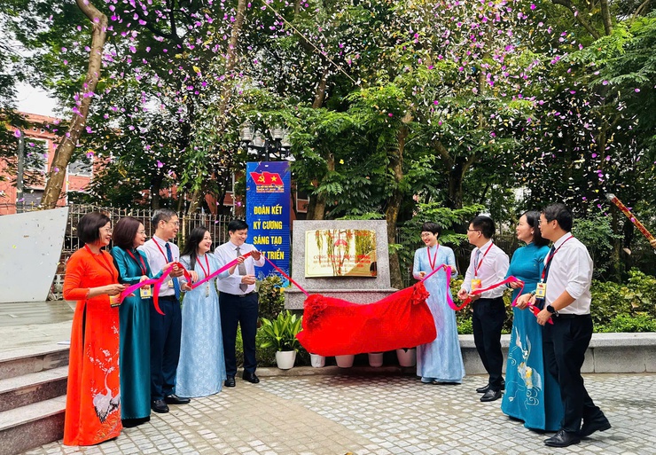 Khánh thành Vườn hoa phường Kim Liên – Công trình ý nghĩa chào mừng Đại hội đại biểu Đảng bộ phường Kim Liên lần thứ I, nhiệm kỳ 2025-2030- Ảnh 1.