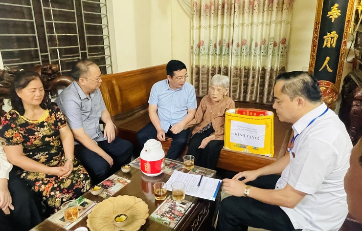 Đồng chí Phạm Xuân Toàn – Bí thư Đảng ủy, Chủ tịch HĐND xã Thiên Lộc -Trưởng đoàn công tác số 01 thăm, tặng quà tri ân người có công nhân dịp kỷ niệm 80 năm Quốc khánh 02/9- Ảnh 5.
