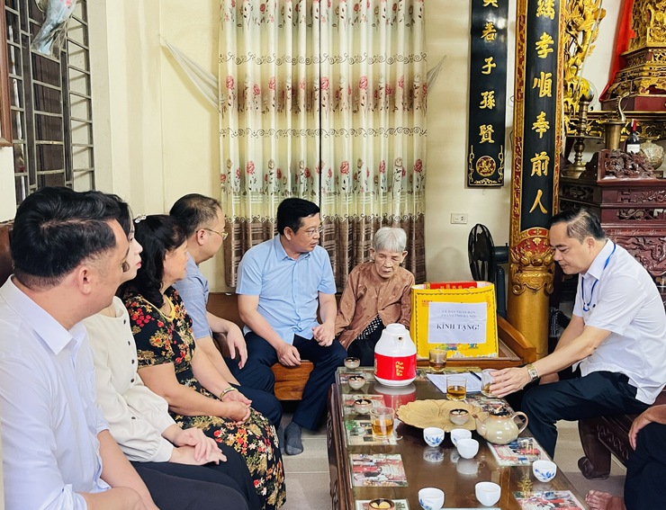 Đồng chí Phạm Xuân Toàn – Bí thư Đảng ủy, Chủ tịch HĐND xã Thiên Lộc -Trưởng đoàn công tác số 01 thăm, tặng quà tri ân người có công nhân dịp kỷ niệm 80 năm Quốc khánh 02/9- Ảnh 6.