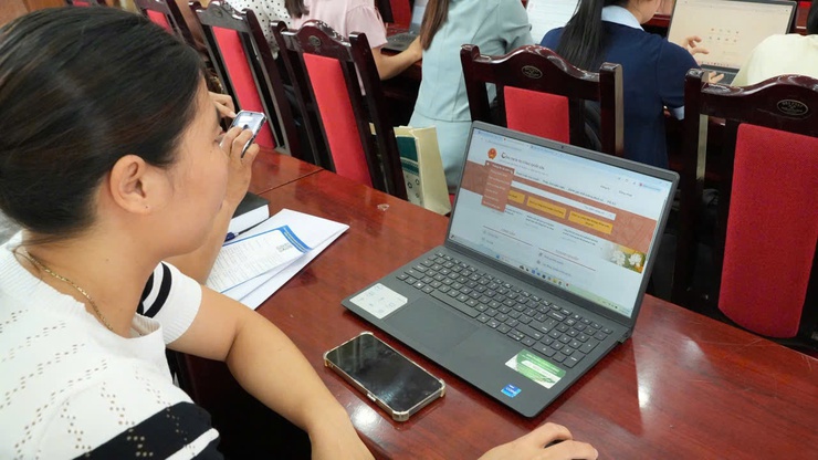 Hội nghị tập huấn hướng dẫn các nhiệm vụ triển khai “Bình dân học vụ số lưu động” trên địa bàn xã Phượng Dực- Ảnh 3.