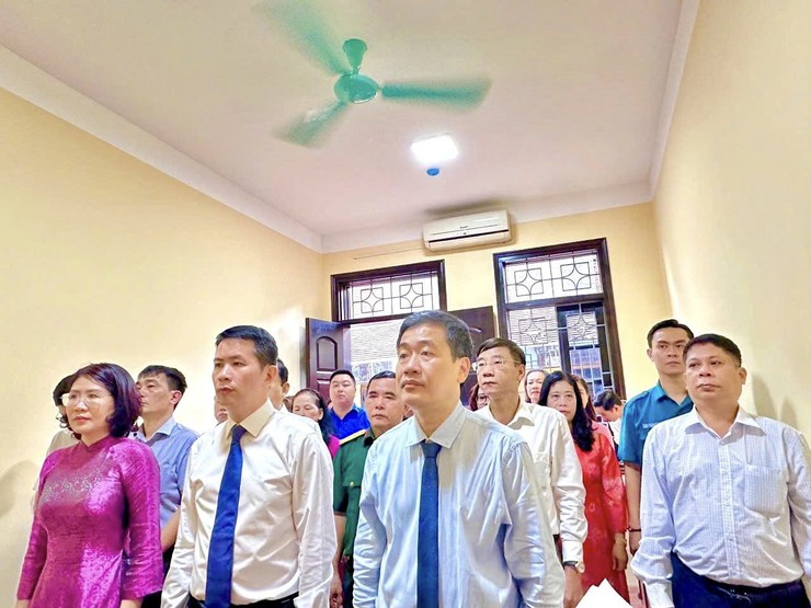 ĐOÀN LÃNH ĐẠO ĐẢNG ỦY - HĐND - UBND - ỦY BAN MTTQ VIỆT NAM PHƯỜNG CỬA NAM DÂNG HƯƠNG TƯỞNG NIỆM TẠI DI TÍCH LỊCH SỬ NHÂN KỶ NIỆM 80 NĂM QUỐC KHÁNH NƯỚC CỘNG HÒA XÃ HỘI CHỦ NGHĨA VIỆT NAM (02/9/1945 – 02/9/2025)- Ảnh 1.