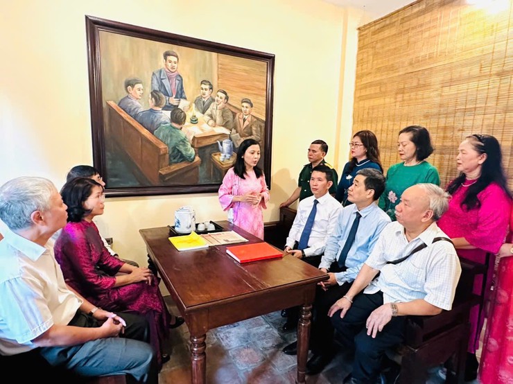 ĐOÀN LÃNH ĐẠO ĐẢNG ỦY - HĐND - UBND - ỦY BAN MTTQ VIỆT NAM PHƯỜNG CỬA NAM DÂNG HƯƠNG TƯỞNG NIỆM TẠI DI TÍCH LỊCH SỬ NHÂN KỶ NIỆM 80 NĂM QUỐC KHÁNH NƯỚC CỘNG HÒA XÃ HỘI CHỦ NGHĨA VIỆT NAM (02/9/1945 – 02/9/2025)- Ảnh 8.