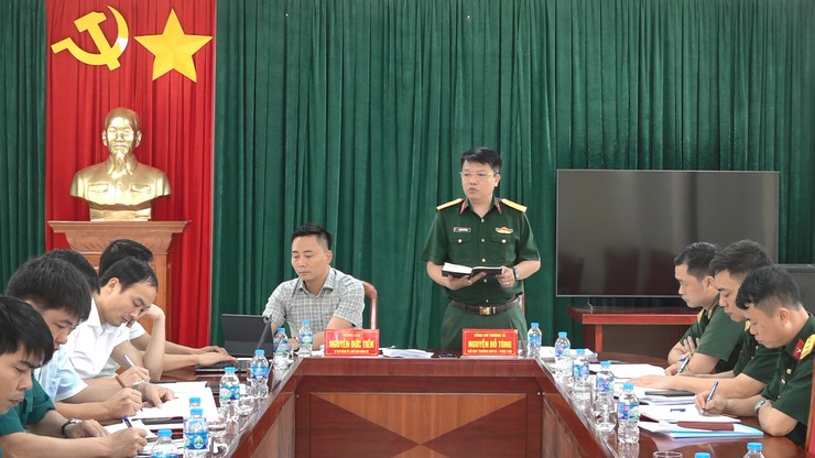 Đoàn công tác cụm phòng thủ khu vực 2 – Phúc Thọ làm việc tại xã Minh Châu.- Ảnh 4.