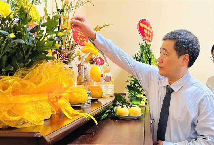 ĐOÀN LÃNH ĐẠO ĐẢNG ỦY - HĐND - UBND - ỦY BAN MTTQ VIỆT NAM PHƯỜNG CỬA NAM DÂNG HƯƠNG TƯỞNG NIỆM TẠI DI TÍCH LỊCH SỬ NHÂN KỶ NIỆM 80 NĂM QUỐC KHÁNH NƯỚC CỘNG HÒA XÃ HỘI CHỦ NGHĨA VIỆT NAM (02/9/1945 – 02/9/2025)- Ảnh 4.