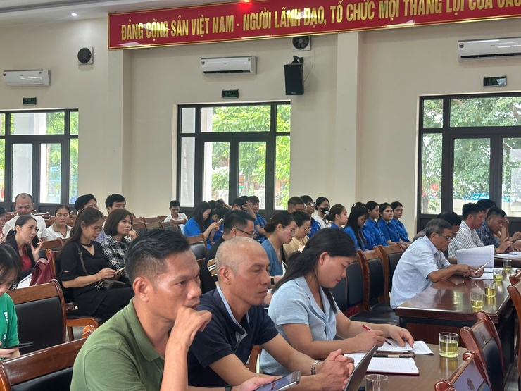 Hội nghị triển khai kế hoạch và hướng dẫn hỗ trợ cài đặt E-TAX Mobile, thu thuế sử dụng đất phi nông nghiệp năm 2025 trên địa bàn xã Thiên Lộc- Ảnh 8.