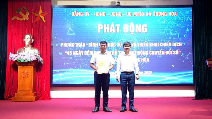 UBND xã phát động phong trào “Bình dân học vụ số” và triển khai Chiến dịch “45 năm ngày đêm ra quân hỗ trợ hoạt động chuyển đổi số - Ảnh 2.