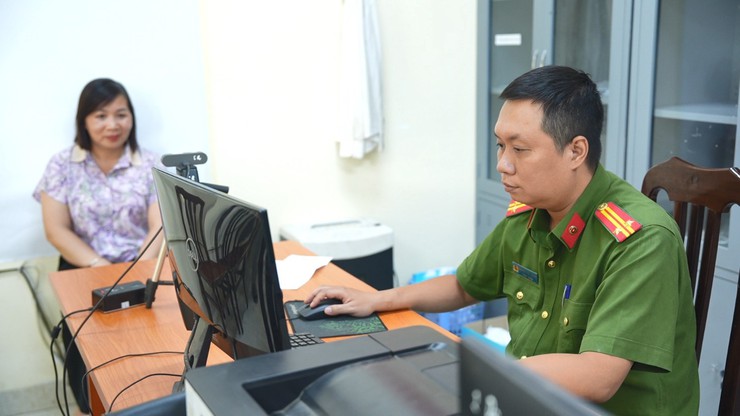 Công an xã Dương Hoà phấn đấu hoàn thành việc triển khai cấp, đổi thẻ Đảng viên trước tiến độ- Ảnh 5.