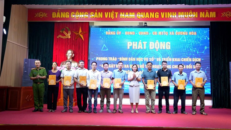 UBND xã phát động phong trào “Bình dân học vụ số” và triển khai Chiến dịch “45 năm ngày đêm ra quân hỗ trợ hoạt động chuyển đổi số - Ảnh 5.