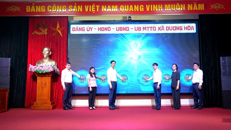 UBND xã phát động phong trào “Bình dân học vụ số” và triển khai Chiến dịch “45 năm ngày đêm ra quân hỗ trợ hoạt động chuyển đổi số - Ảnh 7.
