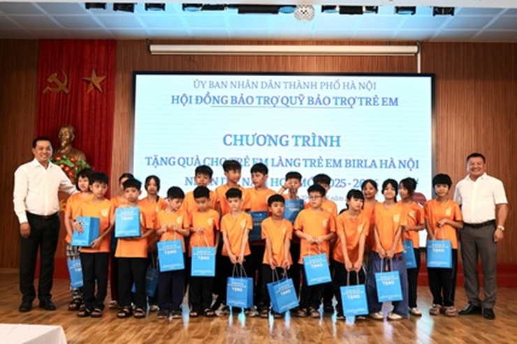 Tặng quà cho trẻ em tại Làng trẻ em Birla Hà Nội chuẩn bị bước vào năm học mới 2025-2026- Ảnh 3.