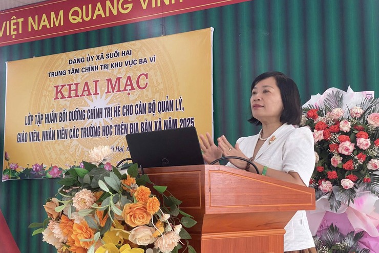 Khai mạc lớp tập huấn bồi dưỡng chính trị hè cho cán bộ quản lý, giáo viên nhân viên các trường học trên địa bàn xã Suối Hai năm 2025.- Ảnh 3.