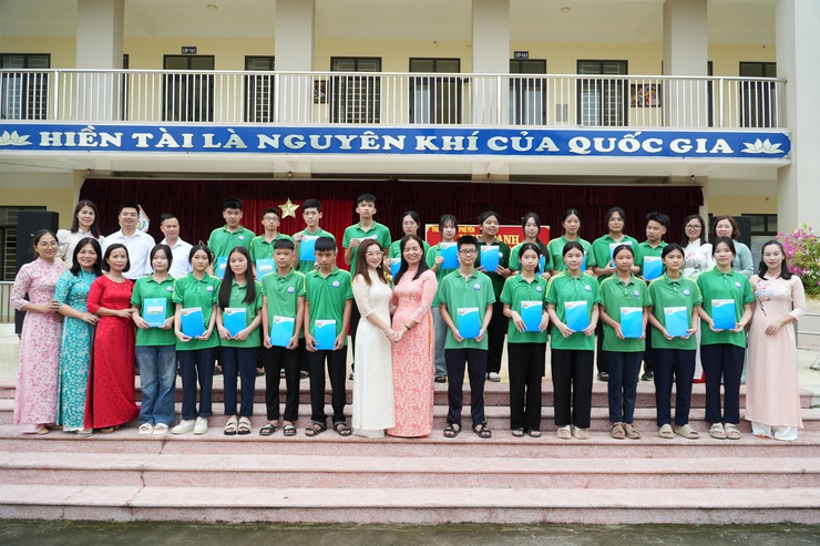 Trường THCS Phú Yên vinh danh học sinh có kết quả thi vào lớp 10 THPT – Giao lưu với trường Đại học KAGOSHIMA Nhật Bản- Ảnh 1.