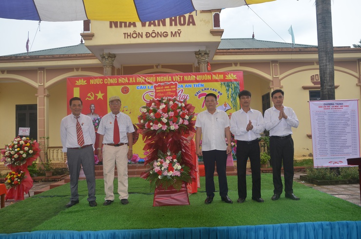 Âm vang thơ ca mừng Đảng, mừng quê hương- Ảnh 1.