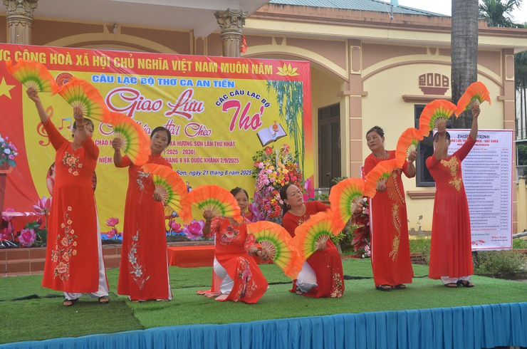 Âm vang thơ ca mừng Đảng, mừng quê hương- Ảnh 2.