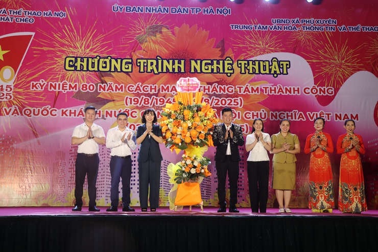 Chương trình nghệ thuật đặc biệt chào mừng kỷ niệm 80 năm Cách mạng tháng Tám và Quốc khánh 2/9- Ảnh 1.