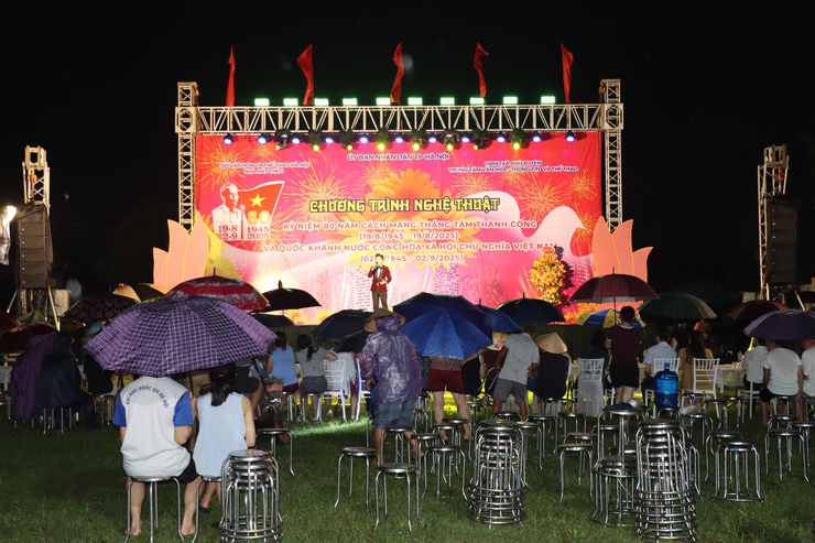 Chương trình nghệ thuật đặc biệt chào mừng kỷ niệm 80 năm Cách mạng tháng Tám và Quốc khánh 2/9- Ảnh 2.