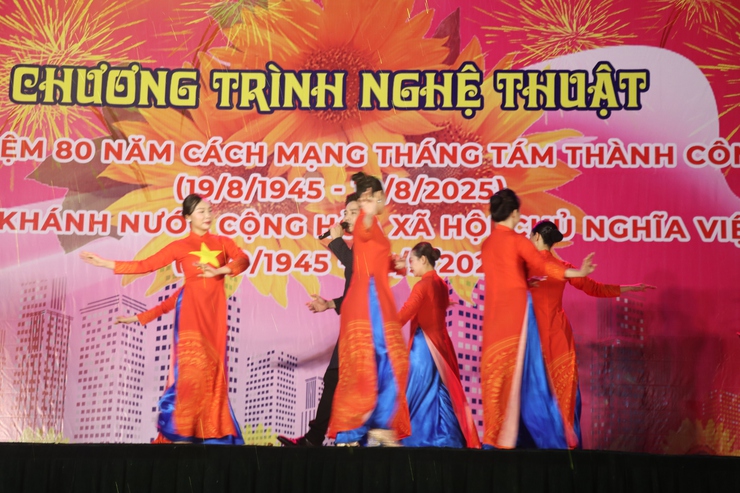 Chương trình nghệ thuật đặc biệt chào mừng kỷ niệm 80 năm Cách mạng tháng Tám và Quốc khánh 2/9- Ảnh 6.