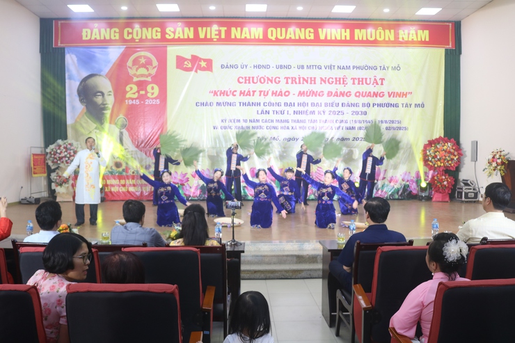 Chương trình nghệ thuật chào mừng thành công Đại hội đại biểu Đảng bộ phường Tây Mỗ lần thứ I, nhiệm kỳ 2025 – 2030- Ảnh 7.