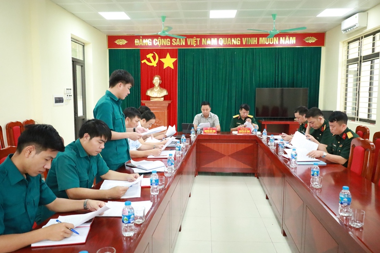 Đoàn công tác cụm phòng thủ khu vực 2 – Phúc Thọ làm việc tại xã Minh Châu.- Ảnh 1.