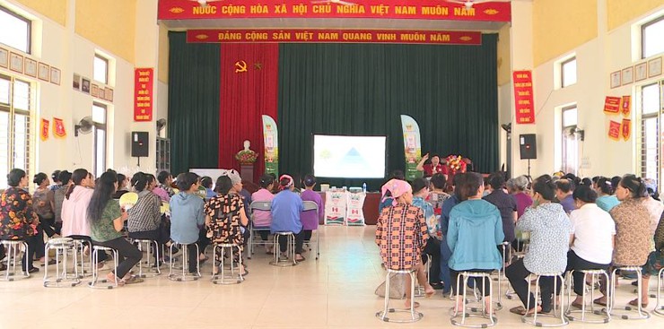 Hội Nông dân xã tổ chức tập huấn kỹ thuật sử dụng phân bón đối với cây trồng cho hội viên trên địa bàn xã- Ảnh 4.