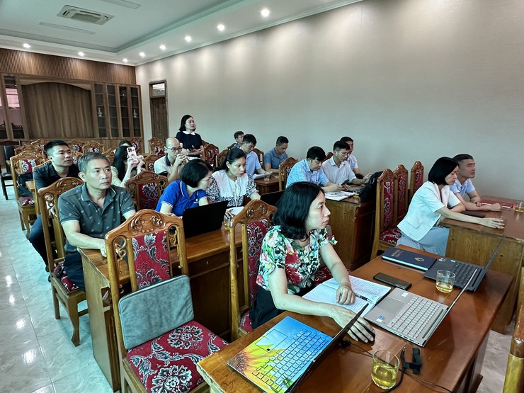 Đảng ủy xã Đại Thanh tập huấn sử dụng phần mềm Hệ thống Quản lý văn bản và điều hành.- Ảnh 3.