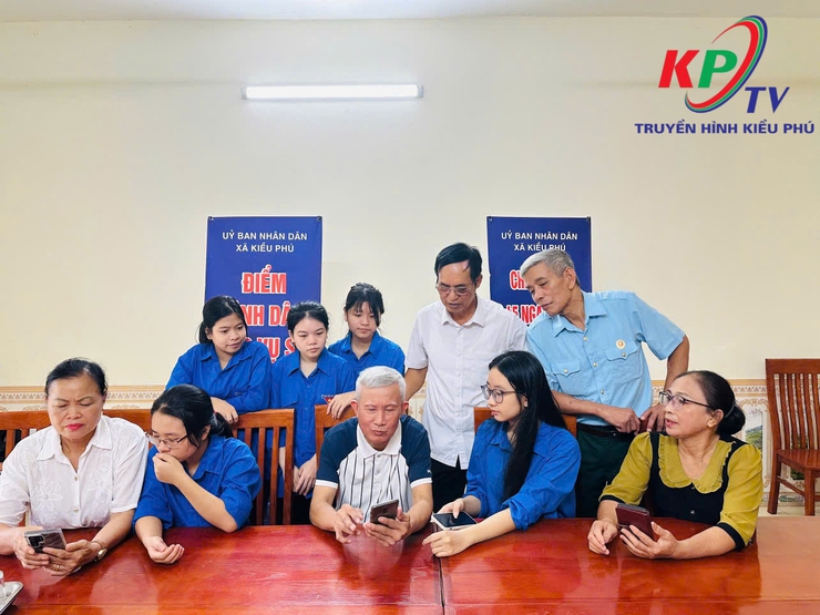 Xã Kiều Phú Phát động phong trào “Bình dân học vụ số”, Chung tay thực hiện chiến dịch 45 ngày đêm ra quân hỗ trợ chuyển đổi số trong giai đoạn đầu vận hành chính quyền địa phương theo mô hình 2 cấp- Ảnh 7.