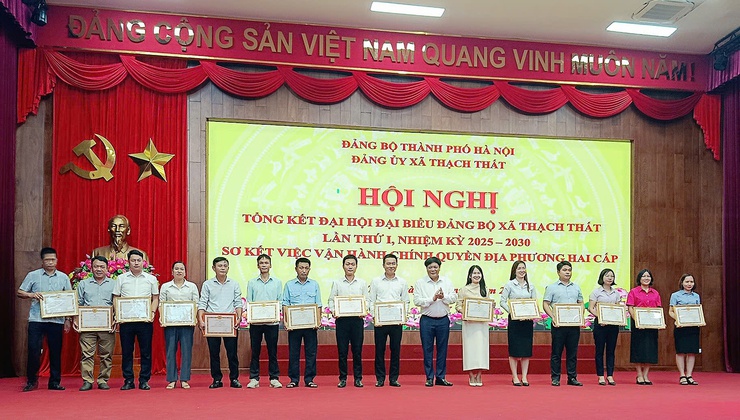 Xã Thạch Thất tổ chức hội nghị tổng kết thành công Đại hội Đại biểu Đảng bộ lần thứ nhất và sơ kết việc vận hành chính quyền địa phương 2 cấp- Ảnh 8.