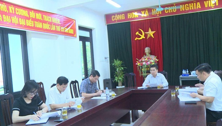 UBND xã Hát Môn tổ chức Hội nghị nghe báo cáo công tác Quy hoạch, đường giao thông và đấu giá đất- Ảnh 1.