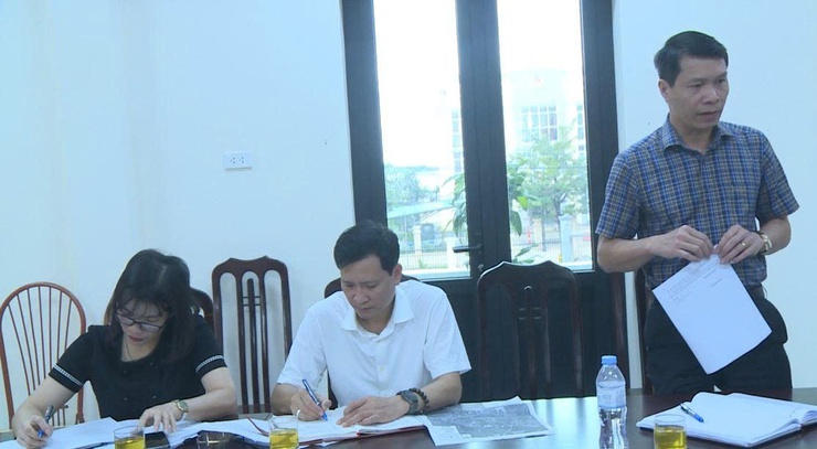 UBND xã Hát Môn tổ chức Hội nghị nghe báo cáo công tác Quy hoạch, đường giao thông và đấu giá đất- Ảnh 2.