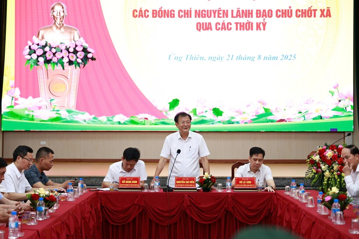 Đảng ủy xã Ứng Thiên gặp mặt các đồng chí nguyên lãnh đạo chủ chốt xã qua các thời kỳ- Ảnh 1.