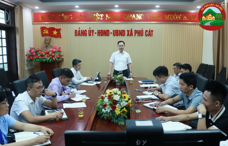 UBND Xã tổ chức hội nghị làm việc với các cơ quan, đơn vị về công tác tiếp nhận, giải quyết TTHC.- Ảnh 1.