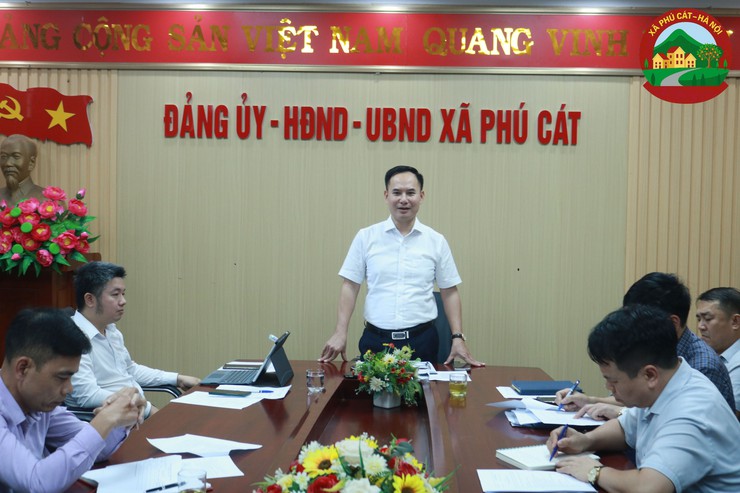 UBND Xã tổ chức hội nghị làm việc với các cơ quan, đơn vị về công tác tiếp nhận, giải quyết TTHC.- Ảnh 10.