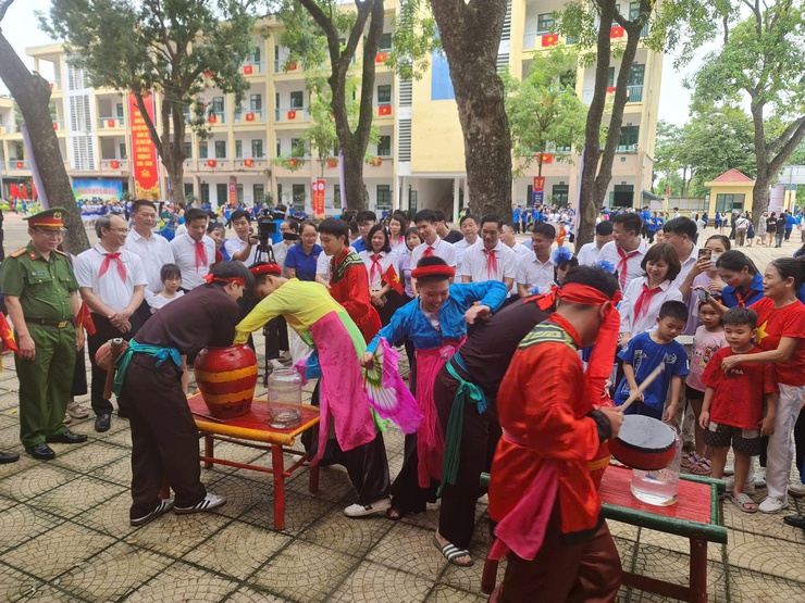 Sáng ngày 22 tháng 8 năm 2025, UBND xã Thư Lâm tổ chức Lễ khai mạc Đại hội Thể dục thể thao lần thứ I và Tổng kết hoạt động hè Thanh thiếu nhi năm 2025 thiết thực chào mừng thành công Đại hội Đảng bộ xã Thư Lâm- Ảnh 3.