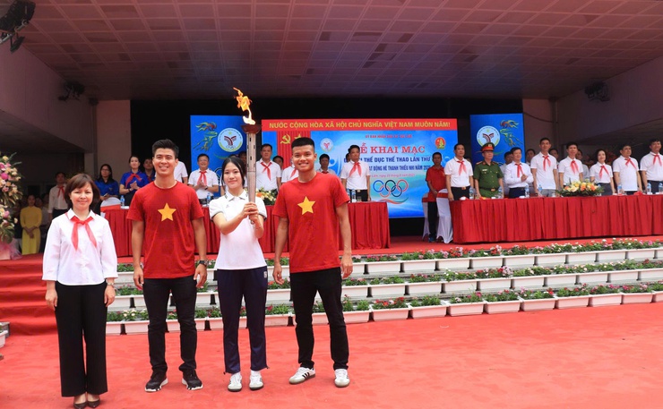 Sáng ngày 22 tháng 8 năm 2025, UBND xã Thư Lâm tổ chức Lễ khai mạc Đại hội Thể dục thể thao lần thứ I và Tổng kết hoạt động hè Thanh thiếu nhi năm 2025 thiết thực chào mừng thành công Đại hội Đảng bộ xã Thư Lâm- Ảnh 5.