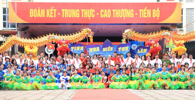 Sáng ngày 22 tháng 8 năm 2025, UBND xã Thư Lâm tổ chức Lễ khai mạc Đại hội Thể dục thể thao lần thứ I và Tổng kết hoạt động hè Thanh thiếu nhi năm 2025 thiết thực chào mừng thành công Đại hội Đảng bộ xã Thư Lâm- Ảnh 6.