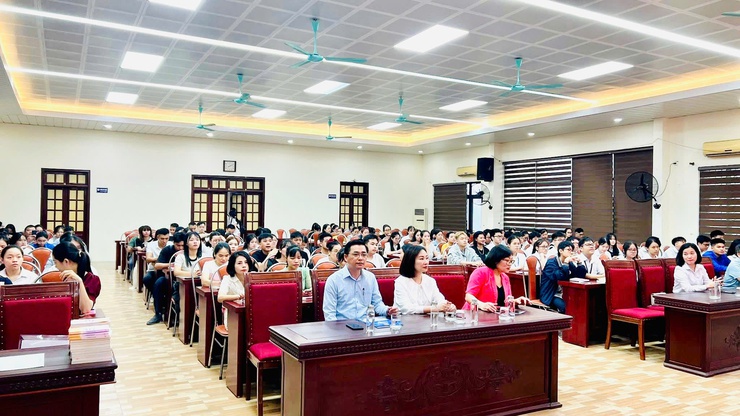 Quần chúng ưu tú xã Nam Phù tham gia lớp bồi dưỡng nhận thức về Đảng khóa IV/2025- Ảnh 1.