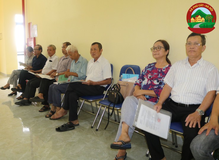 Đồng chí Bí thư Đảng ủy xã tiếp 13 lượt công dân trong buổi tiếp công dân định kỳ ngày 21/8- Ảnh 3.
