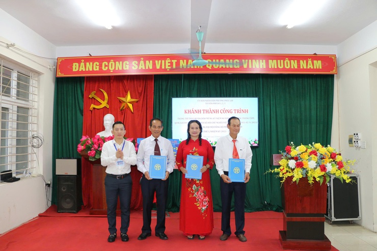 Khánh thành công trình Tuyên truyền cổ động trực quan chào mừng Đại hội đại biểu Đảng bộ phường Phúc Lợi lần thứ I, nhiệm kỳ 2025-2030- Ảnh 6.