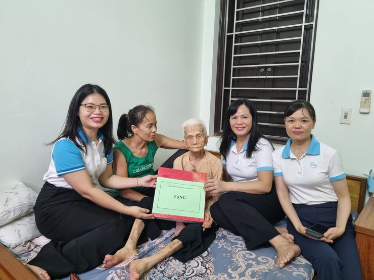 HỘI LHPN XÃ SÓC SƠN TRI ÂN NHỮNG NGƯỜI "GIỮ LỬA" CÁCH MẠNG- Ảnh 2.
