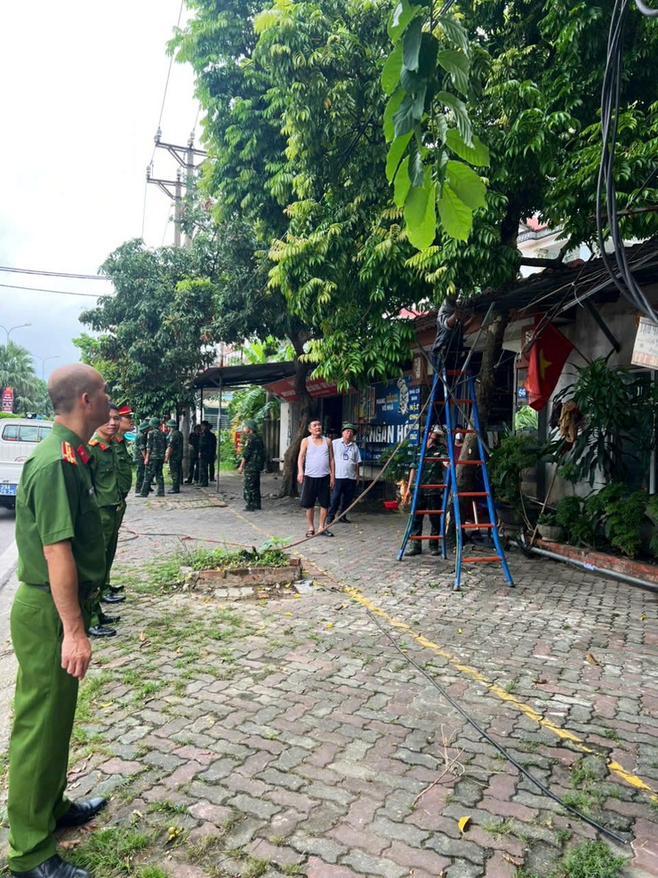SÓC SƠN RA QUÂN GIẢI TOẢ VI PHẠM HÀNH LANG AN TOÀN GIAO THÔNG VĂN MINH ĐÔ THỊ - Ảnh 4.
