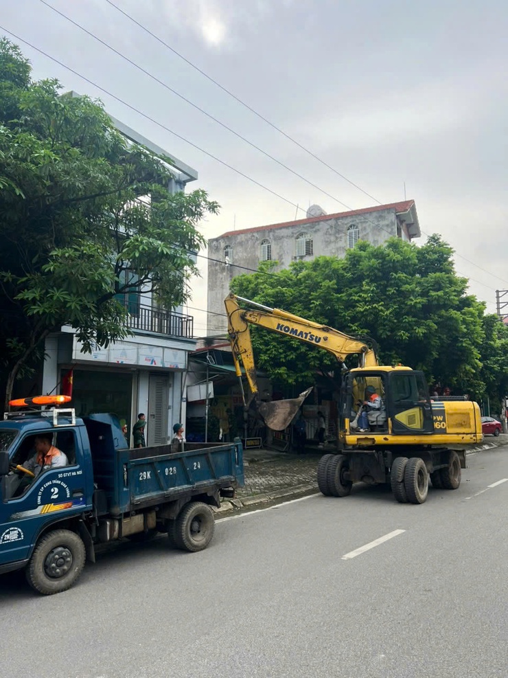 SÓC SƠN RA QUÂN GIẢI TOẢ VI PHẠM HÀNH LANG AN TOÀN GIAO THÔNG VĂN MINH ĐÔ THỊ - Ảnh 5.