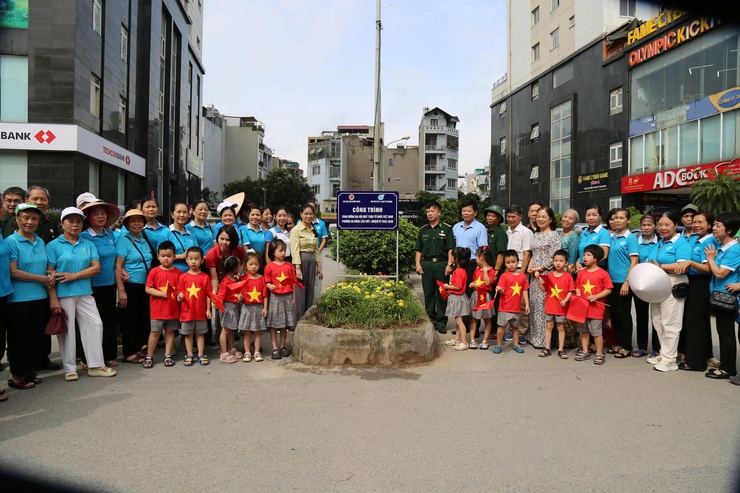 Ủy ban MTTQ phường Hà Đông khánh thành các công trình “Tuyến đường nở hoa”, “Đoạn đường tự quản”- Ảnh 2.