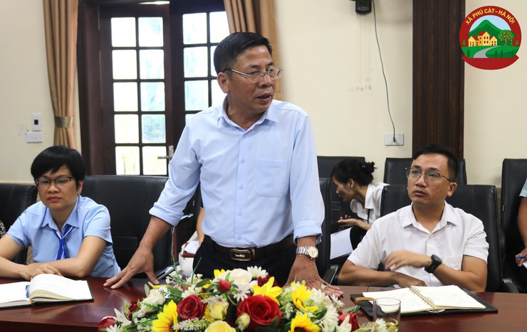 UBND Xã tổ chức hội nghị làm việc với các cơ quan, đơn vị về công tác tiếp nhận, giải quyết TTHC.- Ảnh 8.
