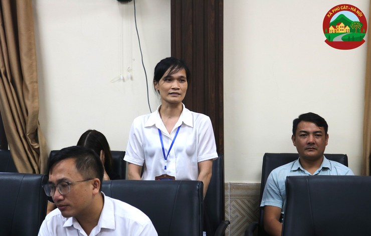 UBND Xã tổ chức hội nghị làm việc với các cơ quan, đơn vị về công tác tiếp nhận, giải quyết TTHC.- Ảnh 9.