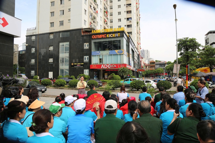 Ủy ban MTTQ phường Hà Đông khánh thành các công trình “Tuyến đường nở hoa”, “Đoạn đường tự quản”- Ảnh 1.