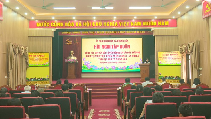 Hội nghị tập huấn công tác chuyển đổi số về hướng dẫn cài đặt, sử dụng dịch vụ công trực tuyến và ứng dụng Etax mobile trên địa bàn xã- Ảnh 1.