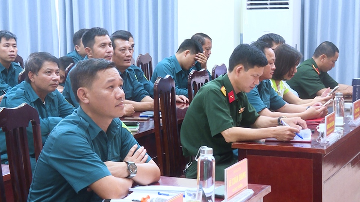 Ban CHQS xã Vân Đình tổ chức giao ban công tác Dân quân tự vệ tháng 8, triển khai nhiệm vụ trọng tâm tháng 9/2025- Ảnh 1.