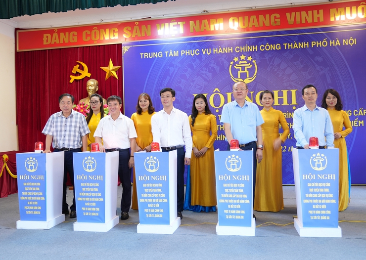 Trung tâm Phục vụ hành chính công thành phố Hà Nội:  Ra mắt hai Điểm Phục vụ hành chính công tại Sơn Tây và Quảng Oai- Ảnh 4.